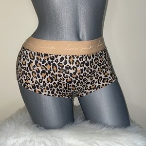 VICTORIAS SECRET PINK LOGO BOYSHORT PANTY. NWT